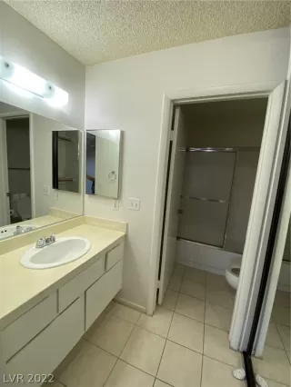 Photo #3: 2413726 Listing 