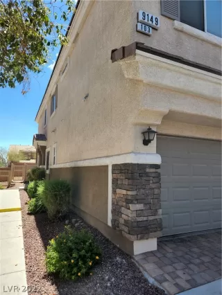 Photo #1: 2413733 Listing 