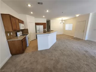 Photo #6: 2413733 Listing 