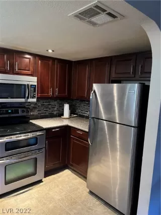 Photo #2: 2413742 Listing