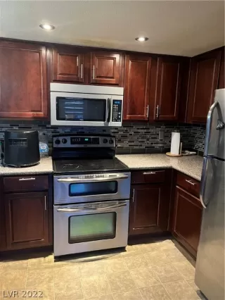 Photo #3: 2413742 Listing