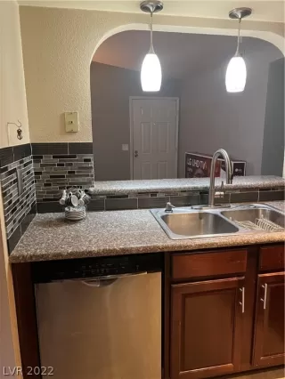 Photo #4: 2413742 Listing