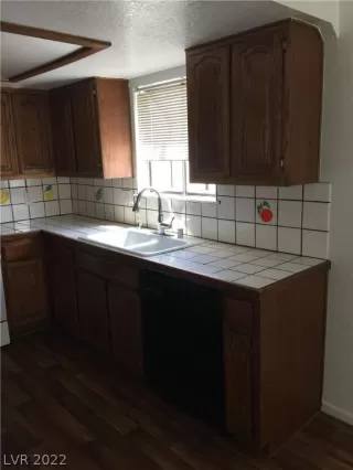 Photo #3: 2413777 Listing