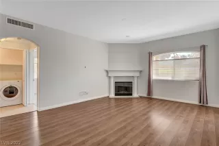 Photo #5: 2413783 Listing 