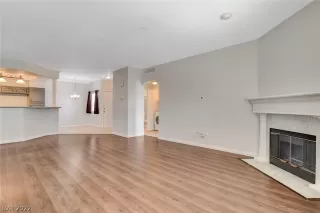 Photo #6: 2413783 Listing 