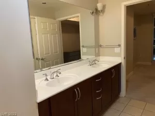 Photo #6: 2413807 Listing