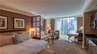 Photo #5: 2413858 Listing