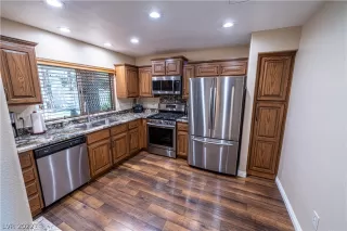 Photo #3: 2413868 Listing 