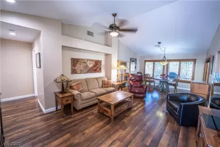 Photo #6: 2413868 Listing 