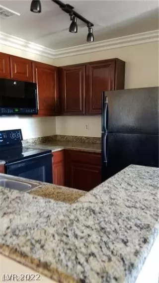 Photo #2: 2413878 Listing