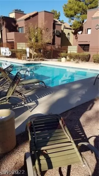 Photo #3: 2413878 Listing