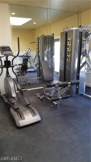 Photo #4: 2413878 Listing