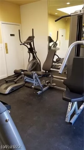 Photo #5: 2413878 Listing