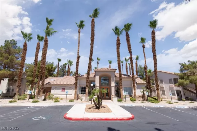 MLS: 2413883 Condo For Sale