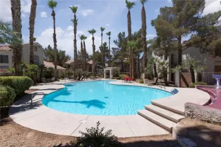 Photo #3: 2413883 Listing