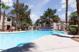 Photo #4: 2413883 Listing