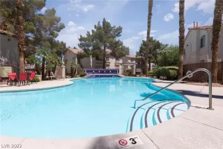 Photo #5: 2413883 Listing