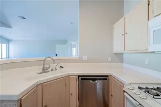 Photo #5: 2413910 Listing 