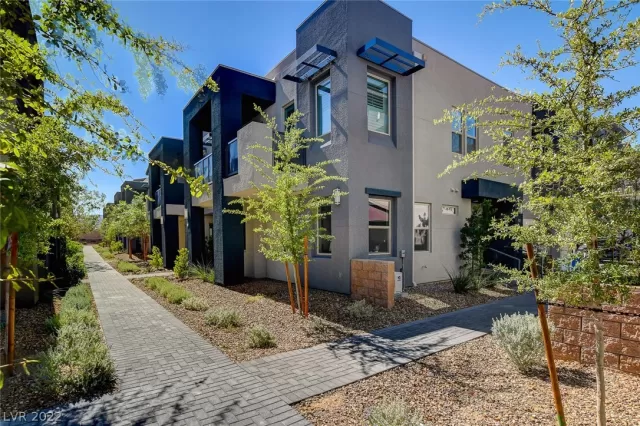 MLS: 2413936 Condo For Sale