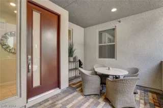 Photo #6: 2413936 Listing 