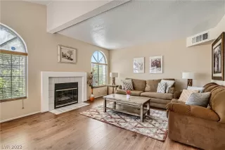 Photo #5: 2413963 Listing 