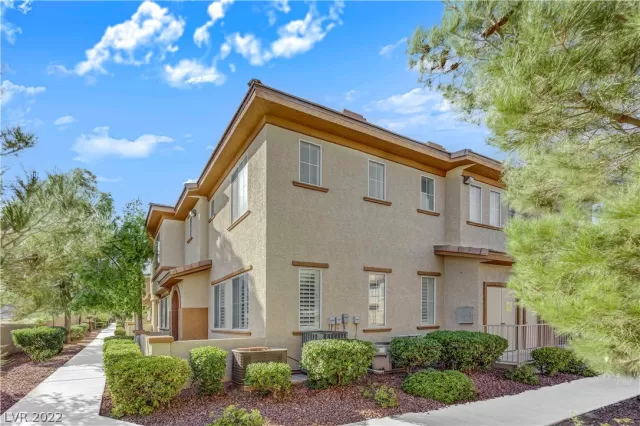 MLS: 2413994 Condo For Sale