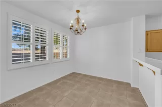 Photo #6: 2413994 Listing