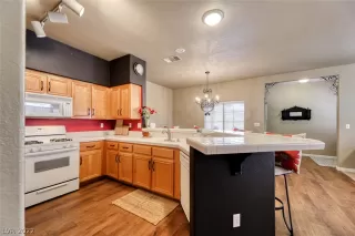 Photo #5: 2414097 Listing