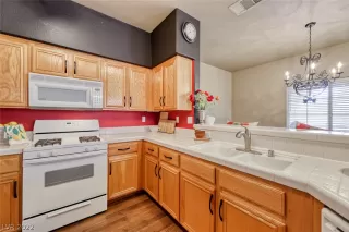 Photo #6: 2414097 Listing