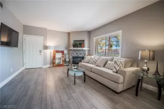 Photo #4: 2414111 Listing