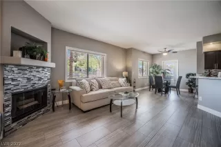 Photo #5: 2414111 Listing