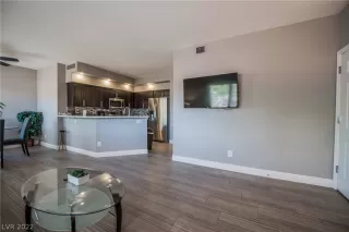 Photo #6: 2414111 Listing