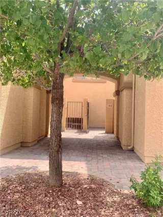 Photo #1: 2414115 Listing 