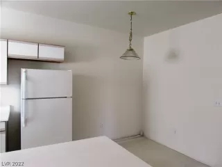 Photo #5: 2414116 Listing