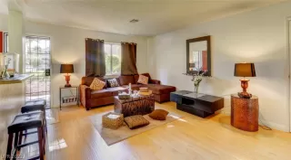 Photo #4: 2414117 Listing