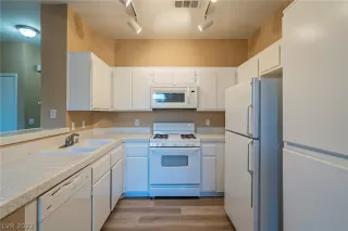 Photo #1: 2414168 Listing 