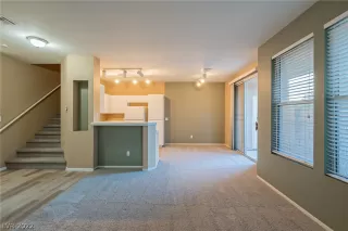 Photo #6: 2414168 Listing 