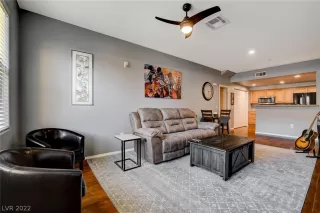 Photo #3: 2414174 Listing