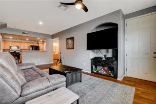 Photo #4: 2414174 Listing