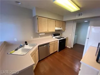 Photo #5: 2414197 Listing 