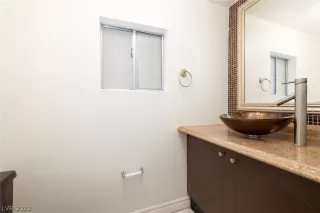 Photo #6: 2414218 Listing