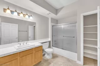 Photo #3: 2414227 Listing