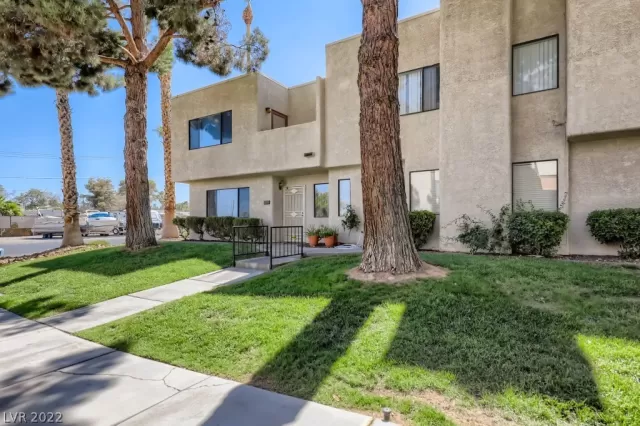 MLS: 2414232 Condo For Sale