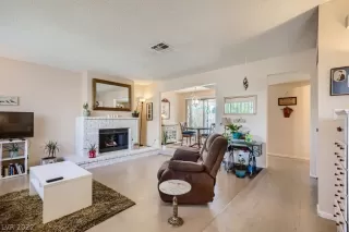 Photo #3: 2414232 Listing 