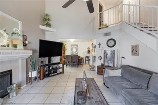 Photo #4: 2414280 Listing