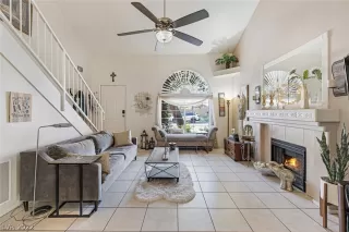 Photo #5: 2414280 Listing