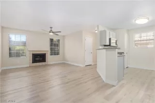 Photo #4: 2414284 Listing