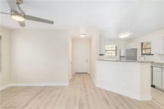 Photo #5: 2414284 Listing