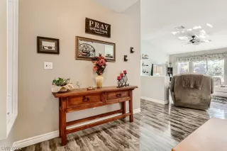 Photo #4: 2414294 Listing