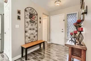 Photo #5: 2414294 Listing